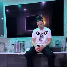 Dj Street Kingを聴いたり、ミュージックビデオを鑑賞したり、経歴やツアー日程などを確認したりしましょう！