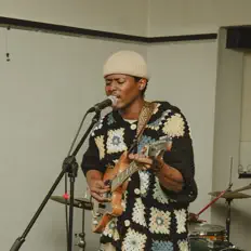 chaylon j.を聴いたり、ミュージックビデオを鑑賞したり、経歴やツアー日程などを確認したりしましょう！