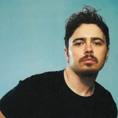 EFESIANを聴いたり、ミュージックビデオを鑑賞したり、経歴やツアー日程などを確認したりしましょう！