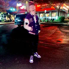 AIRITOUTT सुनें, म्यूज़िक वीडियो देखें, बायो पढ़ें, दौरे की तारीखें और बहुत कुछ देखें!