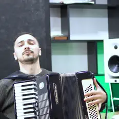 Poslechněte si interpreta İntiqam Kazımov, sledujte hudební videa, přečtěte si životopis, podívejte se na data turné a další informace.