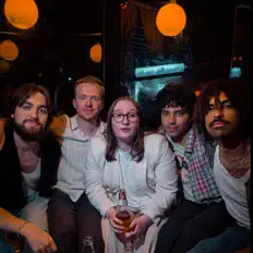 Ouça Foreign Love Language, assista a videoclipes, leia a biografia, veja as datas das turnês e mais!