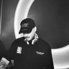 收听 DJ ROBINSON、观看音乐视频、阅读小传、查看巡演日期等 ！