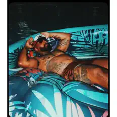 Dengarkan Bodyguard, tonton video musik, baca bio, lihat tanggal tur & lainnya!