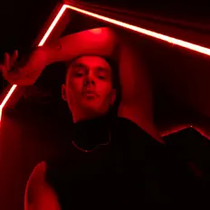 The Mødpopを聴いたり、ミュージックビデオを鑑賞したり、経歴やツアー日程などを確認したりしましょう！