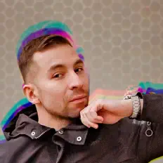 聆聽 Grin Dee、觀看音樂影片、閱讀小傳、查看巡演日期等！