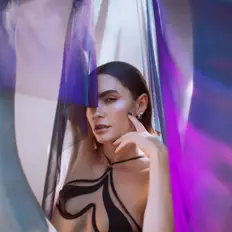 聆聽 Quigley、觀看音樂影片、閱讀小傳、查看巡演日期等！