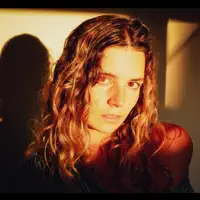 undefined dinle, müzik videolarını izle, biyografisini oku, tur tarihlerini ve daha fazlasını gör!