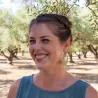 聆聽 undefined、觀看音樂影片、閱讀小傳、查看巡演日期等！