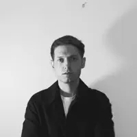 undefinedを聴いたり、ミュージックビデオを鑑賞したり、経歴やツアー日程などを確認したりしましょう！