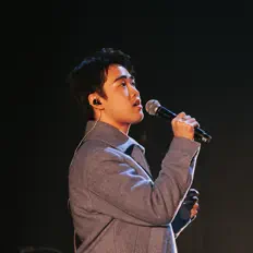 Arrogant Bu Yu Sheung Chitを聴いたり、ミュージックビデオを鑑賞したり、経歴やツアー日程などを確認したりしましょう！