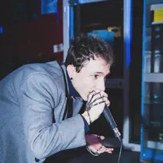 Poslechněte si interpreta Hisfail, sledujte hudební videa, přečtěte si životopis, podívejte se na data turné a další informace.