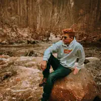 Ascolta undefined, guarda video musicali, leggi la biografia, vedi le date del tour & altro!