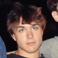 JD Johnstonを聴いたり、ミュージックビデオを鑑賞したり、経歴やツアー日程などを確認したりしましょう！