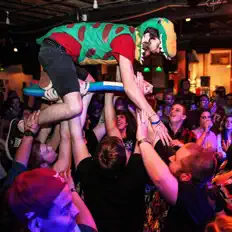 Battleghostを聴いたり、ミュージックビデオを鑑賞したり、経歴やツアー日程などを確認したりしましょう！