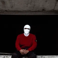 D38を聴いたり、ミュージックビデオを鑑賞したり、経歴やツアー日程などを確認したりしましょう！