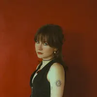 Escucha a undefined, mira videos musicales, lee su biografía, consulta las fechas de las gira y más.