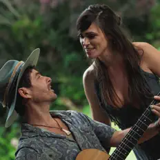 聆聽 Manoa、觀看音樂影片、閱讀小傳、查看巡演日期等！