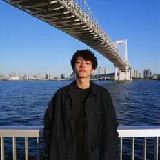 sakura을(를) 듣고, 뮤직 비디오를 보고, 약력을 읽고, 투어 일정 등을 확인하세요!