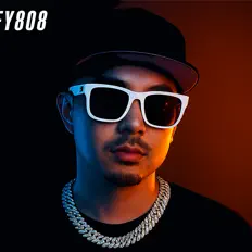 Poslechněte si interpreta Casey808, sledujte hudební videa, přečtěte si životopis, podívejte se na data turné a další informace.