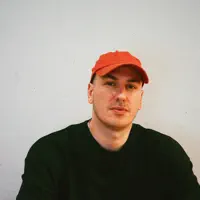 Poslechněte si interpreta undefined, sledujte hudební videa, přečtěte si životopis, podívejte se na data turné a další informace.