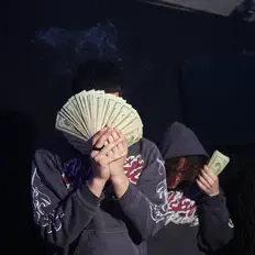 CTB-LUIを聴いたり、ミュージックビデオを鑑賞したり、経歴やツアー日程などを確認したりしましょう！