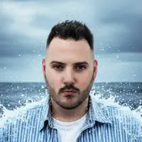 Poslechněte si interpreta undefined, sledujte hudební videa, přečtěte si životopis, podívejte se na data turné a další informace.