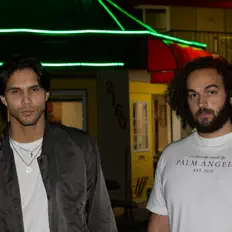 Rogue Regimeを聴いたり、ミュージックビデオを鑑賞したり、経歴やツアー日程などを確認したりしましょう！