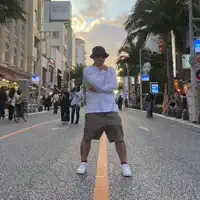 聆聽 undefined、觀看音樂影片、閱讀小傳、查看巡演日期等！