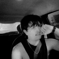 Saint Angelesを聴いたり、ミュージックビデオを鑑賞したり、経歴やツアー日程などを確認したりしましょう！