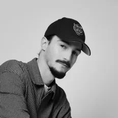 Poslechněte si interpreta Ded Mic, sledujte hudební videa, přečtěte si životopis, podívejte se na data turné a další informace.