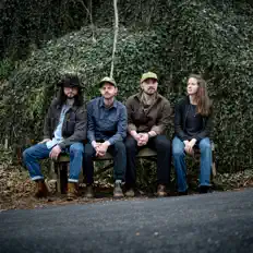 Posłuchaj wykonawcy Strong Water, obejrzyj teledyski, przeczytaj biografię, zobacz daty tras koncertowych i nie tylko!