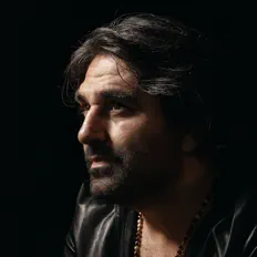 Dengarkan Ekrem Düzgünoğlu, tonton video musik, baca bio, lihat tanggal tur & lainnya!