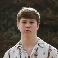 Ouve undefined, vê vídeos de música, lê a biografia, vê as datas da digressão e muito mais!