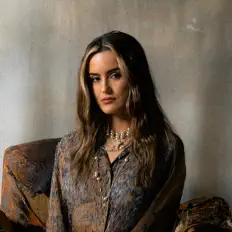 Ouça Ally Adams, assista a videoclipes, leia a biografia, veja as datas das turnês e mais!