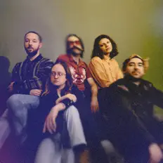 收听 Perséide、观看音乐视频、阅读小传、查看巡演日期等 ！