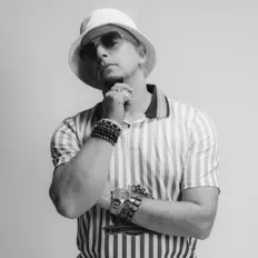 Listen to Kamaleon, watch music videos, read bio, see tour dates & more!