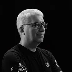 Poslechněte si interpreta CaMaSa, sledujte hudební videa, přečtěte si životopis, podívejte se na data turné a další informace.