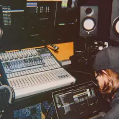 Poslechněte si interpreta Owen MH, sledujte hudební videa, přečtěte si životopis, podívejte se na data turné a další informace.