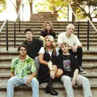 Ouve undefined, vê vídeos de música, lê a biografia, vê as datas da digressão e muito mais!