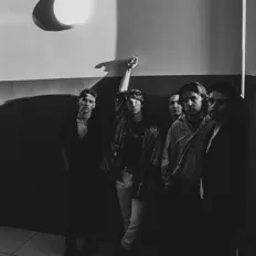 Ακούστε περιεχόμενο από Red Telephone, παρακολουθήστε μουσικά βίντεο, διαβάστε το βιογραφικό, δείτε ημερομηνίες περιοδείας, και πολλά ακόμη!