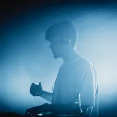 Escucha a Sean Lanigan, mira videos musicales, lee su biografía, consulta las fechas de las gira y más.