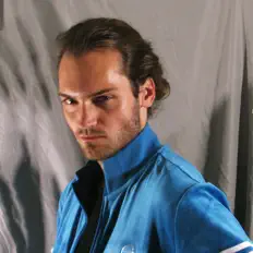 Ouça red.g, assista a videoclipes, leia a biografia, veja as datas das turnês e mais!