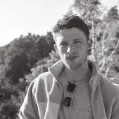 Taylor Bloomを聴いたり、ミュージックビデオを鑑賞したり、経歴やツアー日程などを確認したりしましょう！