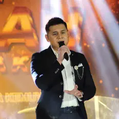 Dengarkan Tony Rumpang, tonton video musik, baca bio, lihat tanggal tur & lainnya!