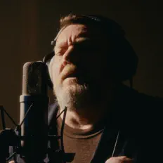 Hör dir TARAS KEEN an, schau dir Musikvideos an, lies die Biografie, finde Tourdaten und mehr!