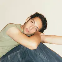 Poslechněte si interpreta undefined, sledujte hudební videa, přečtěte si životopis, podívejte se na data turné a další informace.
