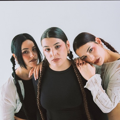 Listen to Tanxugueiras, watch music videos, read bio, see tour dates & more!