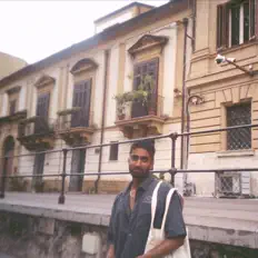 rami सुनें, म्यूज़िक वीडियो देखें, बायो पढ़ें, दौरे की तारीखें और बहुत कुछ देखें!