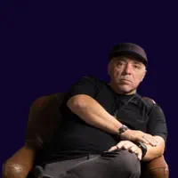 Escucha a undefined, mira vídeos musicales, lee la biografía, consulta fechas de giras y mucho más.